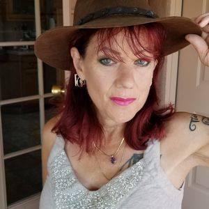 Meet your Posher, Dayna